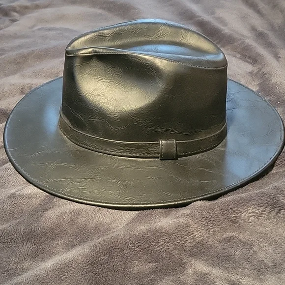 Black Stylish leather Hat - Picture 2 of 7